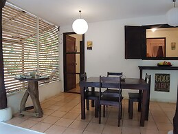 Colibri Surf House & Flats