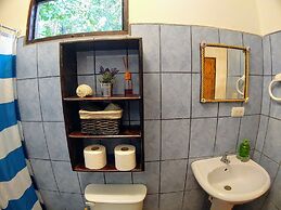 Colibri Surf House & Flats