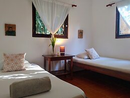 Colibri Surf House & Flats
