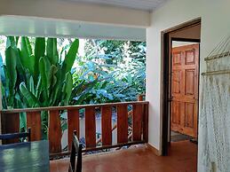 Colibri Surf House & Flats