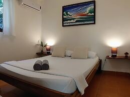 Colibri Surf House & Flats