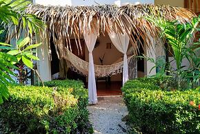 Colibri Surf House & Flats