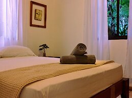 Colibri Surf House & Flats