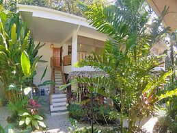 Colibri Surf House & Flats