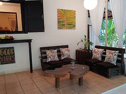 Colibri Surf House & Flats