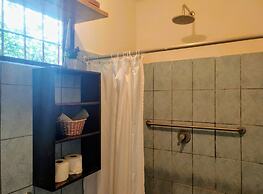 Colibri Surf House & Flats