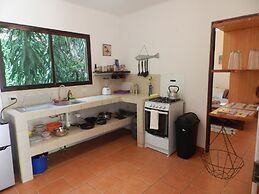 Colibri Surf House & Flats