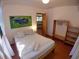 Colibri Surf House & Flats