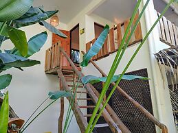 Colibri Surf House & Flats