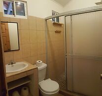 Colibri Surf House & Flats