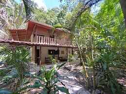 Colibri Surf House & Flats