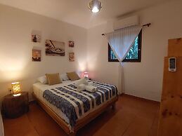 Colibri Surf House & Flats