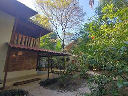 Colibri Surf House & Flats