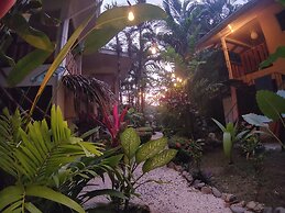 Colibri Surf House & Flats