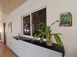 Colibri Surf House & Flats