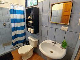 Colibri Surf House & Flats