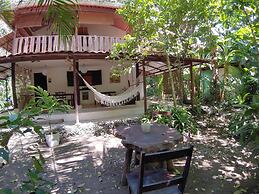 Colibri Surf House & Flats