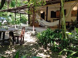 Colibri Surf House & Flats