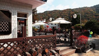 Muju Bakam Villa Pension