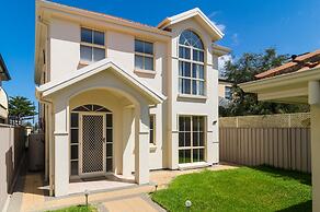 Port Adelaide Harbourside Home