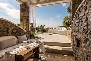 Luxury Villas  by Live&Travel