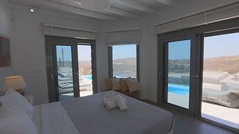 Luxury Villas  by Live&Travel