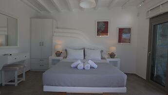 Luxury Villas  by Live&Travel