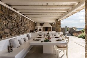 Luxury Villas  by Live&Travel