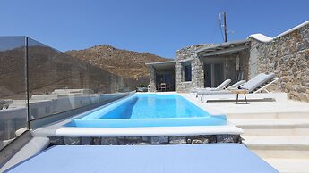 Luxury Villas  by Live&Travel