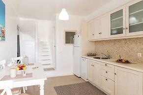 Luxury Villas  by Live&Travel