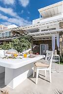 Luxury Villas  by Live&Travel