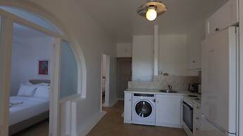 Luxury Villas  by Live&Travel