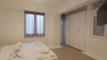 Luxury Villas  by Live&Travel