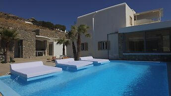 Luxury Villas  by Live&Travel