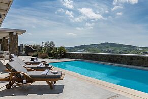 Luxury Villas  by Live&Travel