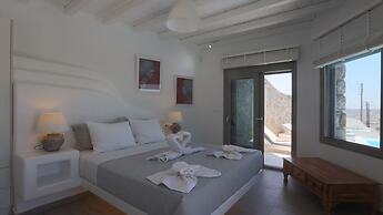 Luxury Villas  by Live&Travel