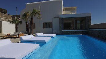 Luxury Villas  by Live&Travel