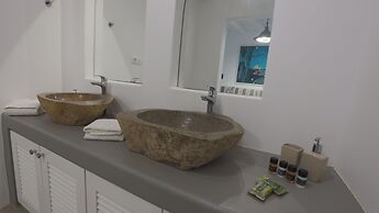 Luxury Villas  by Live&Travel