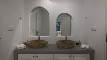 Luxury Villas  by Live&Travel