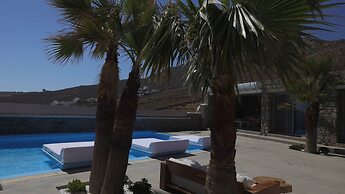 Luxury Villas  by Live&Travel