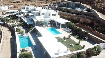 Luxury Villas  by Live&Travel