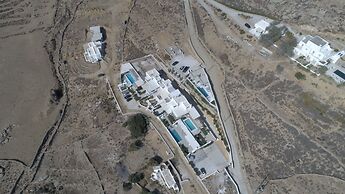 Luxury Villas  by Live&Travel