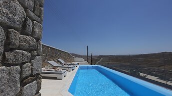 Luxury Villas  by Live&Travel