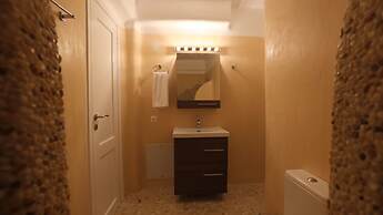 Luxury Villas  by Live&Travel