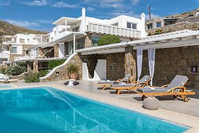 Luxury Villas  by Live&Travel