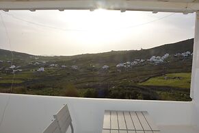 Luxury Villas  by Live&Travel