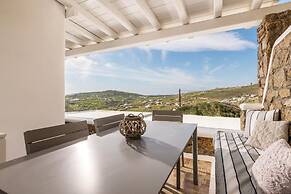 Luxury Villas  by Live&Travel