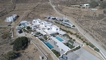 Luxury Villas  by Live&Travel