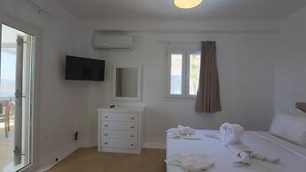 Luxury Villas  by Live&Travel