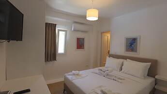 Luxury Villas  by Live&Travel